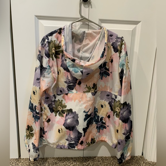 Athletic, windbreaker. Pairs great with leggings! - Picture 2 of 3